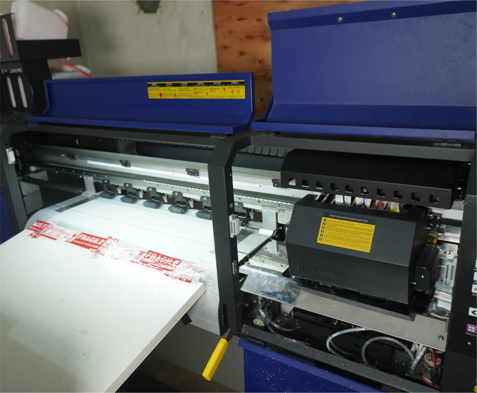 Dokumentasi proses produksi seragam dan apparel custom